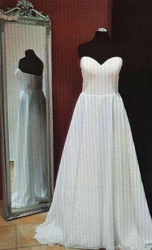 Brautkleid mit Schleppe Bild 1