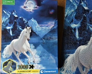 Clementoni-Puzzle 1000 Teile / Flouresierend / The White Stallion Bild 2