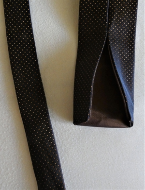 Krawatte schmal braun mit Punkten in rost sowie Knopfverzierung Bild 3