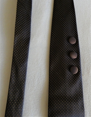 Krawatte schmal braun mit Punkten in rost sowie Knopfverzierung Bild 1