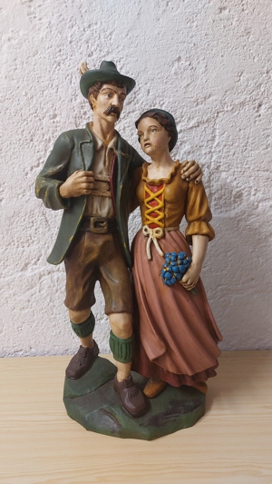 Holzfiguren-Pärchen geschnitzt