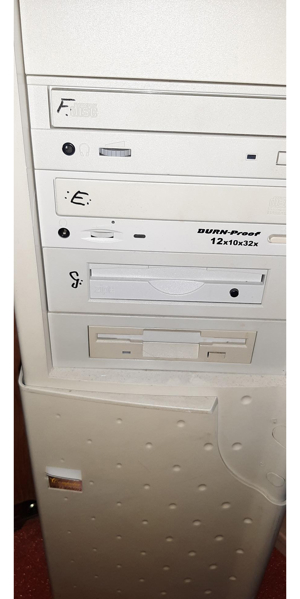 P 233 mit Floppy, CD ROM Brenner SCSI Port etc zu verkaufen Bild 8