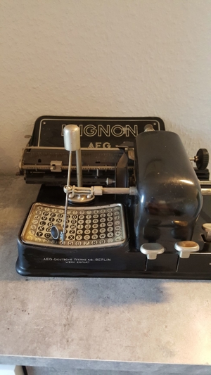 ANTIKE ZEIGERSCHREIBMASCHINE A E G MIGNON UM 1904 -1930 EIN HINGUCKER
