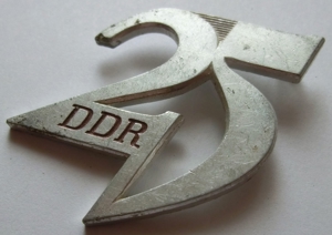 Anstecknadel "25 Jahre DDR", Abzeichen Bild 1