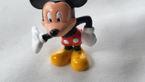 Micky Maus und kleine Figuren