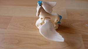 Fliegendes Pferd Pegasus+ Philoctetes auf der Säule+3Kulissen Bild 15