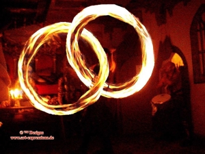 Feuershow! Feuerspucker & Feuerschlucker FIRE TWISTER mit Feuerschalen, Trommlern für Ihre Events! Bild 12
