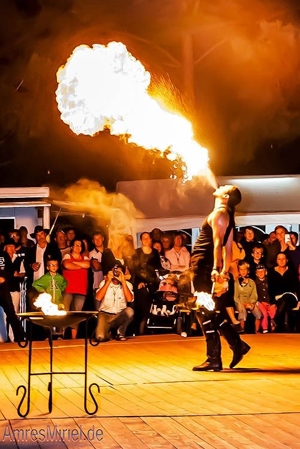 Feuershow, Feuerspucker Feuerschlucker FIRE TWISTER mit Feuerschalen & Trommel Percussion für Events Bild 6