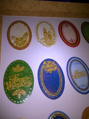 weihnachtliche Sticker oval und eckig aus Karton