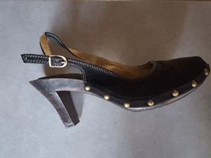 Schwarze Pumps (Holz-Clogs) Bild 3