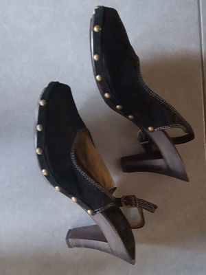 Schwarze Pumps (Holz-Clogs) Bild 5