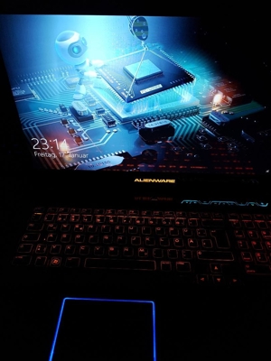 Alienware Gaming Laptop 17 Zoll - BLUE RAY Bild 5