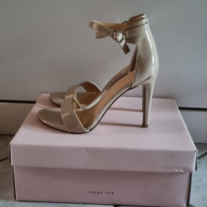 Hallo neue High Heels für Damen zu verkaufen