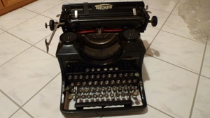 Antike Schreibmaschine - TRIUMPH STANDARD -12, ca. 70 Jahre alt, ideales DEKO-Stück Bild 1