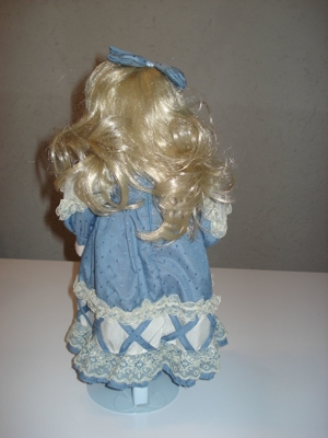 Alte Deko Sammlerpuppe Mädchen mit Puppenstände 50 cm Bild 4