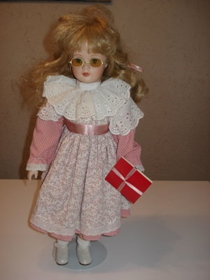 Alte Deko Sammlerpuppe Mädchen mit Puppenstände 45cm Bild 1