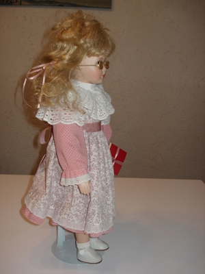 Alte Deko Sammlerpuppe Mädchen mit Puppenstände 45cm Bild 5