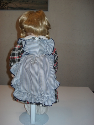 Alte Deko Sammlerpuppe Mädchen mit Puppenstände 50 cm Bild 4
