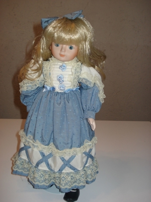Alte Deko Sammlerpuppe Mädchen mit Puppenstände 50 cm Bild 1