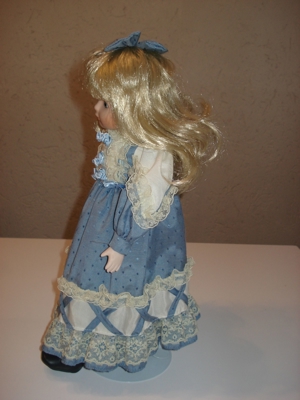 Alte Deko Sammlerpuppe Mädchen mit Puppenstände 50 cm Bild 3