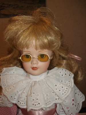 Alte Deko Sammlerpuppe Mädchen mit Puppenstände 45cm Bild 2