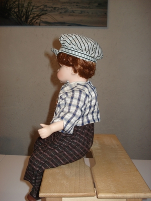 Sammler-Puppe Junge sitzend Deko ca. 38cm Bild 3