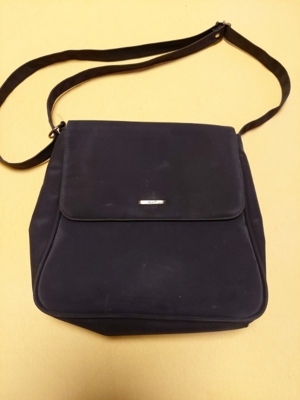 Blaue Handtasche