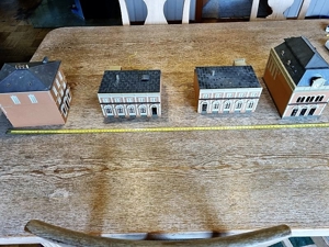 4 x Modell Häuser /Eisenbahn ectr Bild 4