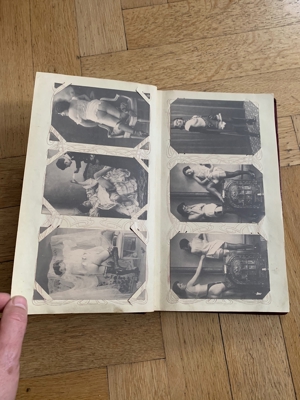 Altes Fotoalbum mit Akt Postkarten ungelaufen Bildern Ansichtskarten Foto ca 95 Stück Bild 12