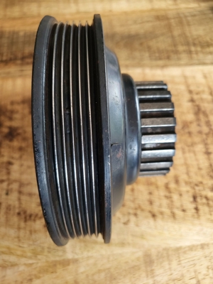 Gebrauchte, zweiteilige Riemenscheibe auf Kurbelwelle von PX-Motor, VW: 037105255 Bild 4