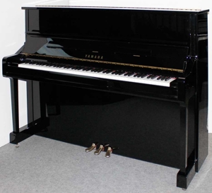 Klavier Yamaha YU11 (U1),121 cm, schwarz poliert, Nr. 6240271, 5 Jahre Garantie