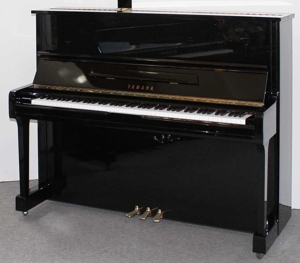 Klavier Yamaha U1, 121 cm, schwarz poliert, Nr. 5325474, 5 Jahre Garantie Bild 1