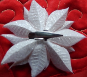 Ansteckblüte /Deko-Blüte Christrose weiß Silberglitter mit Clips Bild 3
