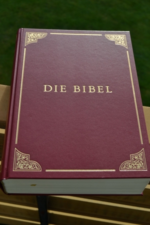 Verkaufe Buch Die Bibel , 1279 Seiten Bild 1