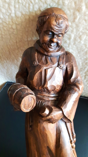 Figur Deko Holzfigur Mönch mit Weinfass und Trinkbecher aus Südtirol Grödnertal Bild 3