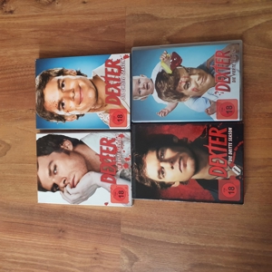 Dexter Staffel 1 - 2 - 3 - 4 DVD ab 18 Jahren Bild 1