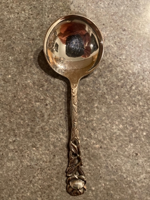 Großer Silberlöffel mit Rosenmotiv, 90er Silberauflage Bild 1