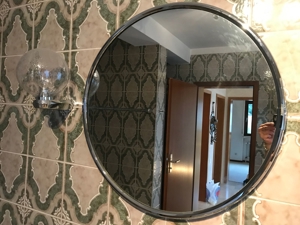 Verchromte Badausstattung: Spiegel, Lampen, Handtuchhalter etc. Bild 1