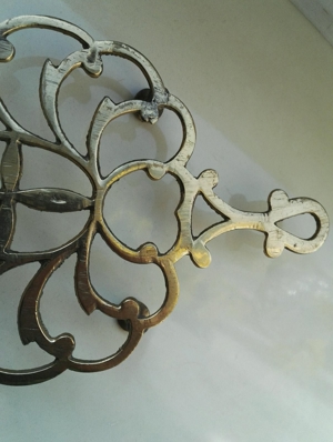 Stöfchen - für kl. Kaffee oder Teekannen - Antiquarische Handarbeit (70-80Jahre alt) Bild 4 Stöfchen - für kl. Kaffee oder Teekannen - Antiquarische Handarbeit (70-80Jahre alt) Bild 4