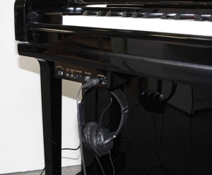 Klavier Yamaha YUS1 Silent, 121 cm, schwarz poliert, Nr. 6246130 Bild 4
