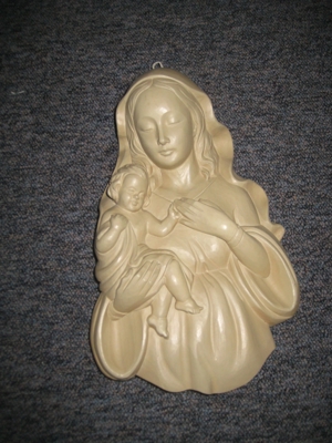 Maria mit Kind, handgeschnitzt