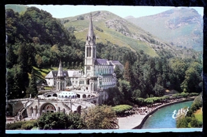 alte ,farbige Postkarte aus den 60er Jahren von Lourdes Bild 1