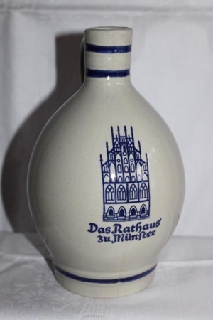 "das Rathaus zu Münster"- schöner bauchiger Steingutkrug mit Henkel Bild 1