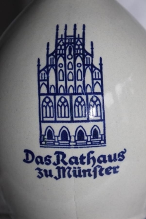 "das Rathaus zu Münster"- schöner bauchiger Steingutkrug mit Henkel Bild 6