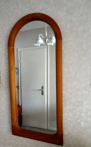 Natürliche Eleganz - Halbrunder Spiegel aus massivem Buchenholz Bild 1