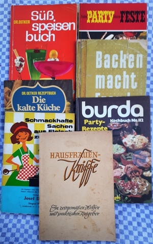 6 Vintage Kochbücher und 1 Hauswirtschaftsbuch aus vergangenen Zeiten, aber immer noch lecker