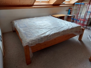 Bett, stabil aus Holz inkl. Matratzen wie neu (2x2m) Bild 3