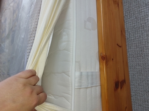 Bett, stabil aus Holz inkl. Matratzen wie neu (2x2m) Bild 4