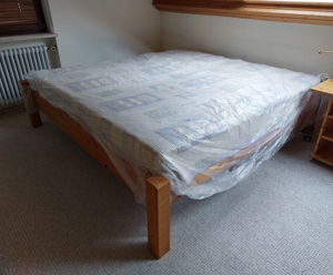 Bett, stabil aus Holz inkl. Matratzen wie neu (2x2m) Bild 6