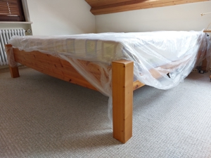 Bett, stabil aus Holz inkl. Matratzen wie neu (2x2m) Bild 5